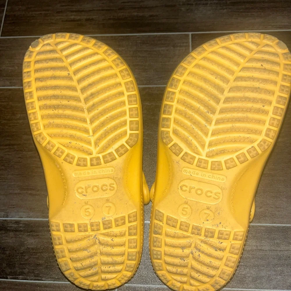 Orange Crocs - Picture 4 of 4